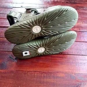 UGG | Shoes | Ugg Mens Union Strap Sandal New Size 9 | Poshmark display picture 3